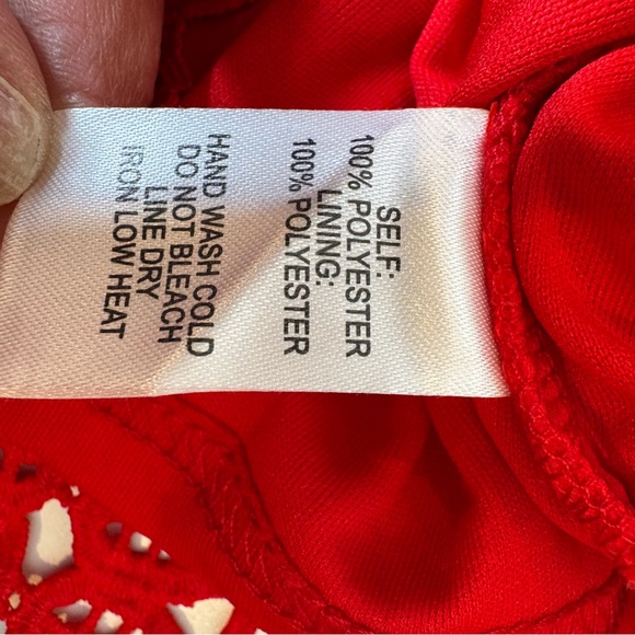 Lulu’s First Kiss Red Lace Sheath Dress Embroidered V Cut Chic size medium - Picture 12 of 12